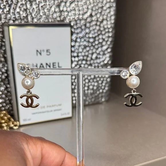 Chanel light gold and White Pearl Earrings - Picture 1 of 4